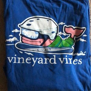 Vineyard vine snowboarder t shirt